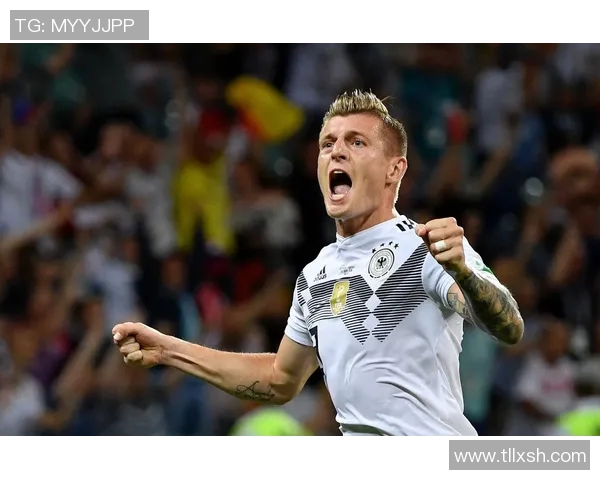 克罗斯：从中场指挥官到足球传奇的辉煌历程与成就解析