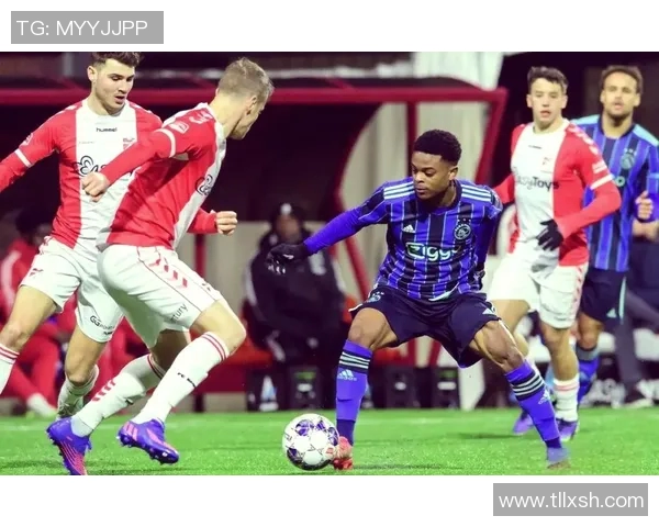 埃门与阿尔克马尔精彩对决结果揭晓球迷热议比赛亮点与表现分析