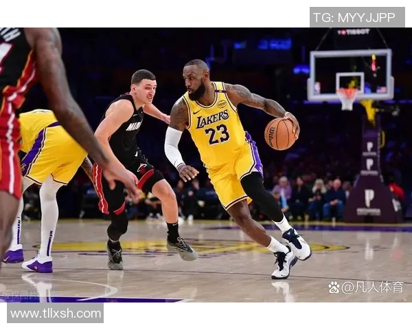 湖人对决费城76人激战正酣明星球员齐聚一堂争夺胜利荣耀 湖人对决费城76人激战正酣明星球员齐聚一堂争夺胜利荣耀